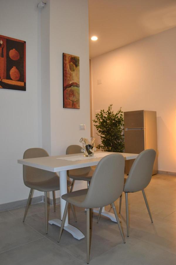 Questo Rinascimento Casa Brigitte Naples Exterior photo